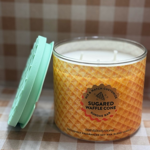 NEW B&BW Sugared Waffle Cone by Sundae Bar Collection 3 wick candle - Picture 3 of 4